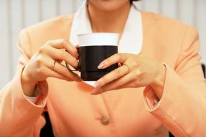 地下鉄御堂筋本町駅出てすぐの好立地が魅力です